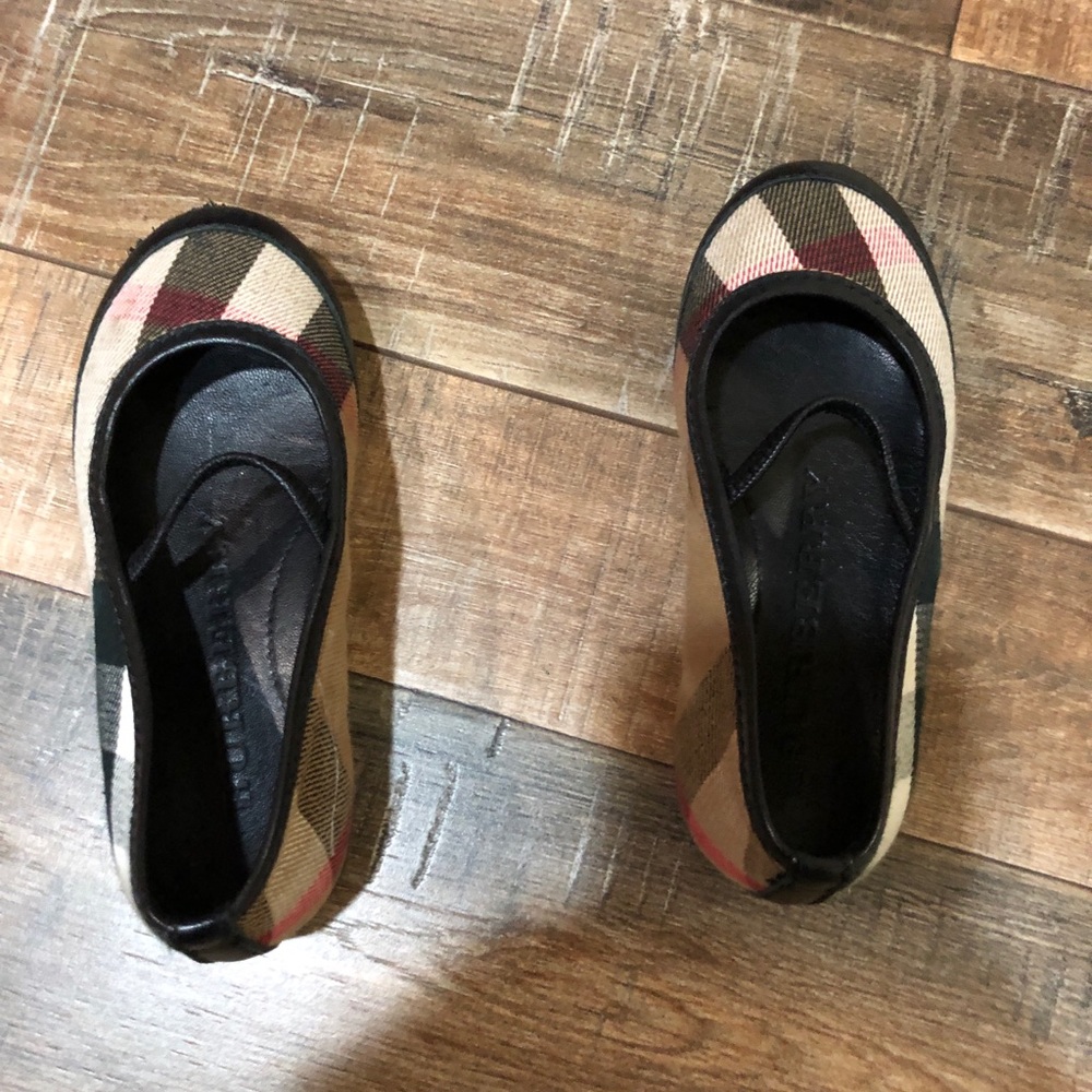 Only Used 1-Time - Girls Burberry Slippers